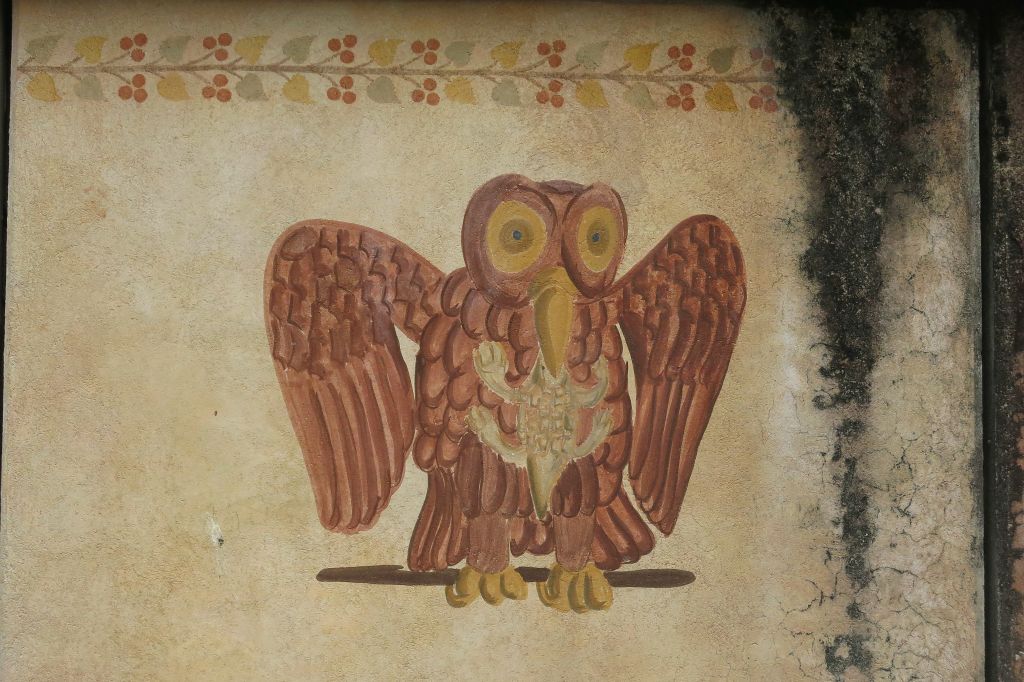 Autre peinture sur le mur d'entrée du Centre d'Art Roman